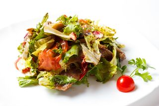 Салат з телятиною та грибами (250г)