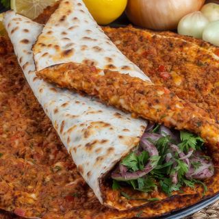 Pizza Turca Vegetal Con Falafel