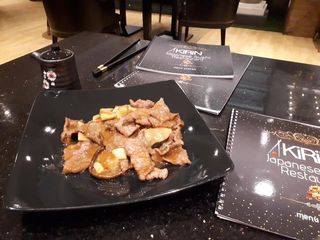 Manzo con bambù e funghi