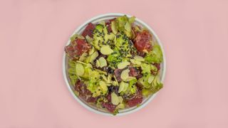 Tartare di tonno avocado mandorla sesamo