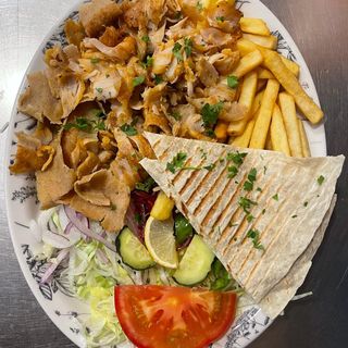 Plato Kebab Con Pollo Y Patatas