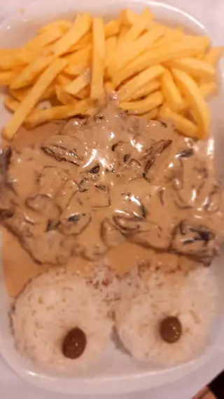 Naco de vitela com natas e cogumelos