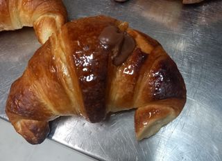 Cornetto Nutella e succo di frutta