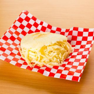 Arepa Rellena de Queso Amarillo