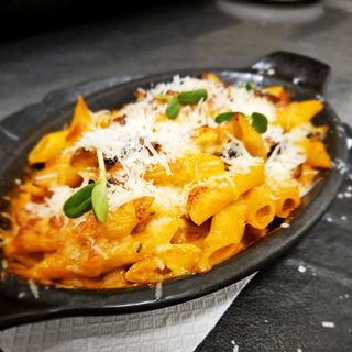 Penne  gratinate și sos roze 400g