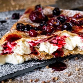 Clatite cu mascarpone & fructe de padure