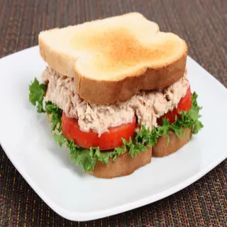 Sándwich Vegetal Con Atún