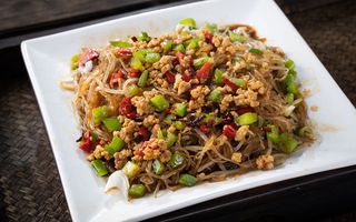 Spaghetti di soia con carne (piccante) saltati辣子肉末粉丝