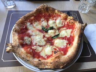 Pizza provola e pepe