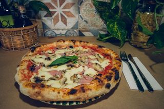 Pizza Prosciutto e Funghi