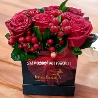 consegna flower box rose rosse quadrato 