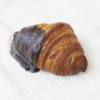 Croissant con chocolate