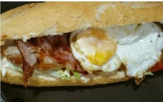Bocadillo De Lechuga Con Tomate Y Bacon
