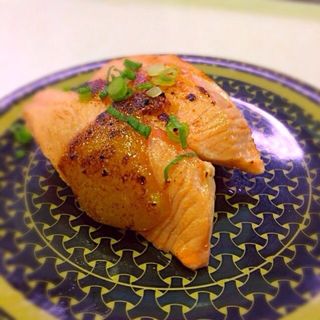 101-Nigiri De Salmón Flambeado (2 Pzs.)