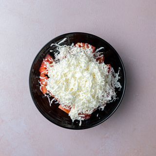 Paradajz sa feta sirom