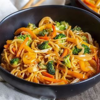 Yakisoba con Cerdo Desmechado