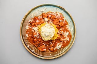 Tochitură cu mămăliguță