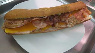 Bocadillo Lomo, Bacon y Queso