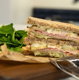 Сендвіч з шинкою та сиром (150г)