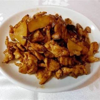 Cerdo Con Bambú Y Setas Chinas