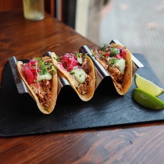 Tacos de COCHINITA PIBIL