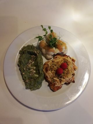 Pierś z kurczaka panierowana w parmezanie i pistacjach