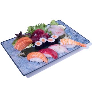 Combinado De Sushi Y Sashimi
