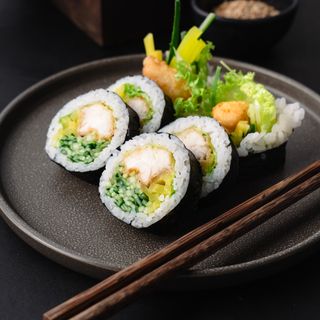 Futomaki pieczone Sandacz w tempurze