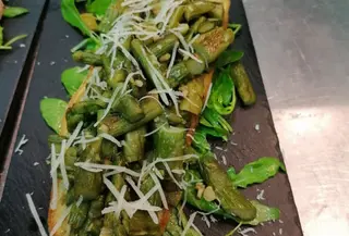 Bruschetta de Espargos ao Alho