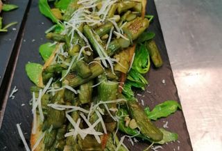 Bruschetta de Espargos ao Alho