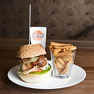 Cheeseburger sa slaninom