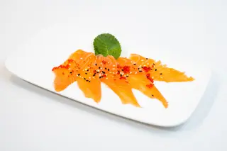 191.Carpaccio de salmón crudo (5 pzs.)