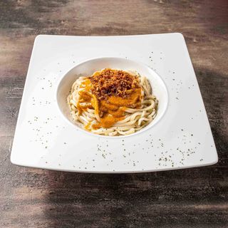 Noodles ban mian in salsa thai