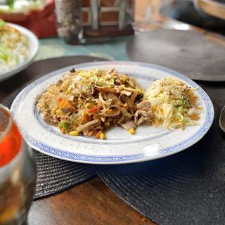 Makaron z wieprzowiną		  150g