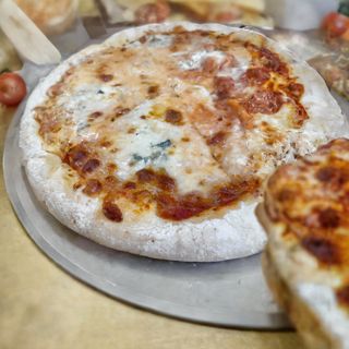 Pizza quattro formaggi