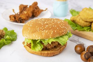 Menú Hamburguesa De Ternera Y Alitas De Pollo (5 Uds.)