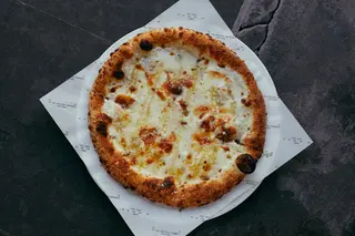 Піца сирна (550g)