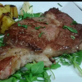 Entrecot A La Plancha Con Salsa Pimienta Roja