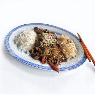 Wołowina z bambusem i grzybami mun	150g