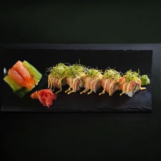 Tataki salmon roll