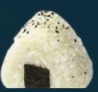 45. Onighiri salmone cotto - 1 pezzo