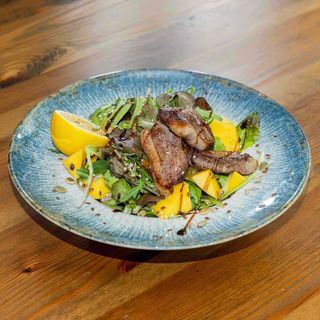 Salata din piept de rata si mango