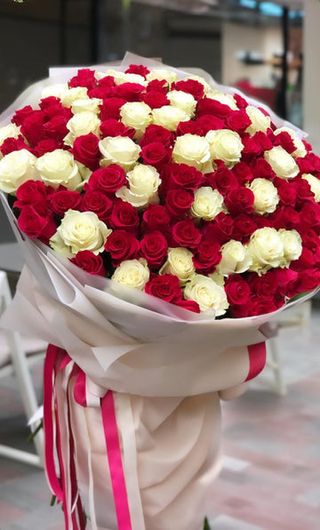 101 trandafiri roșii și albi — Royal Contrast