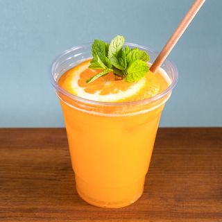 Свеж портокалов сок (350мл)