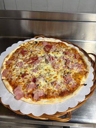 Pizza margarita con jamón (1 persona)