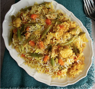 Plato de verdura biryani