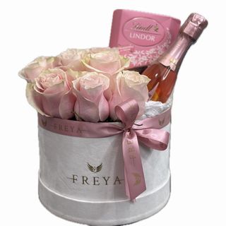 Cutie medie cu 11 trandafiri Pink Mondial spumant si ciocolata