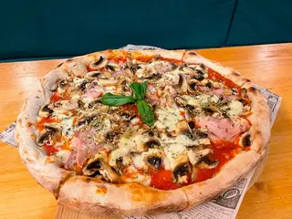 Pizza Prosciutto E Funghi