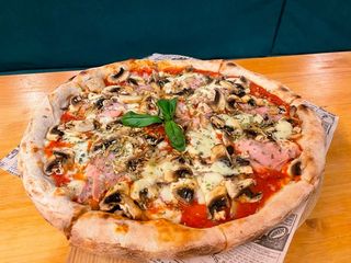 Pizza Prosciutto E Funghi