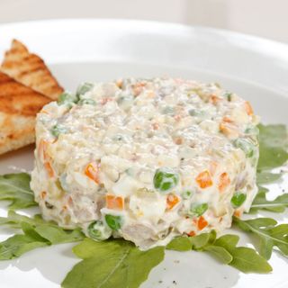 Салат Олів'є стандарт (300г)